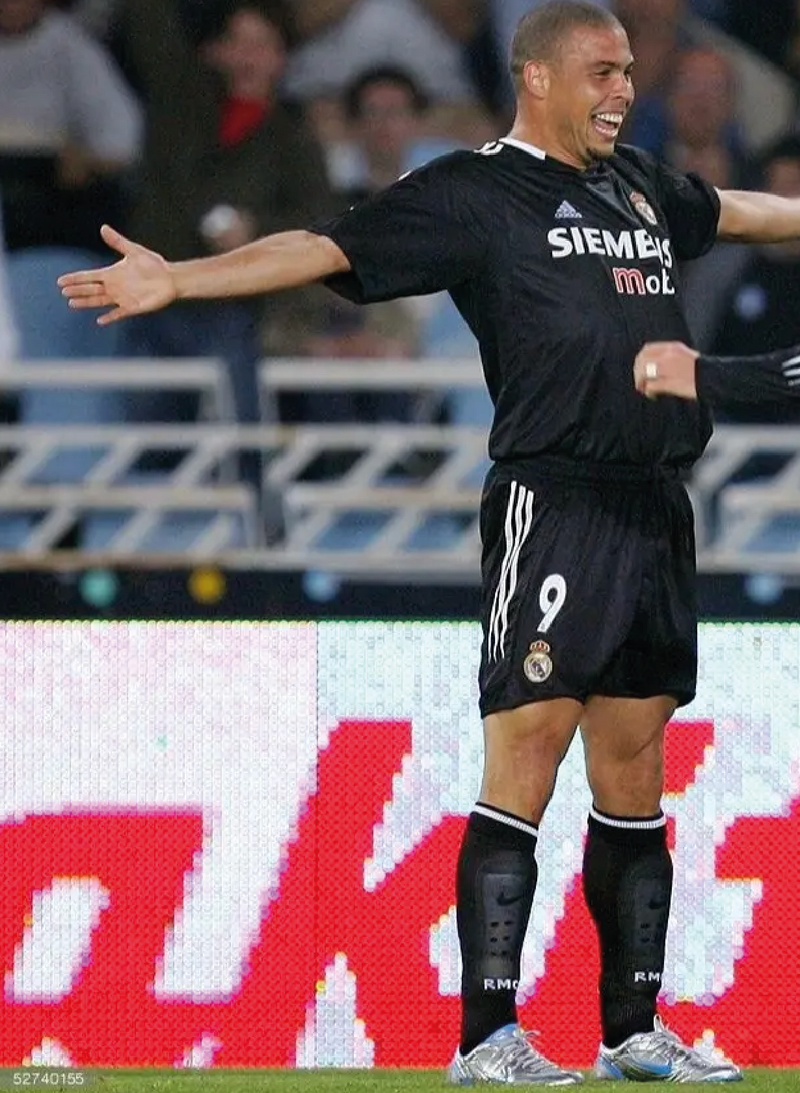 Chargez l'image dans la visionneuse de la galerie, Nameset flocage Real Madrid 2003-2004 AWAY Ronaldo #9