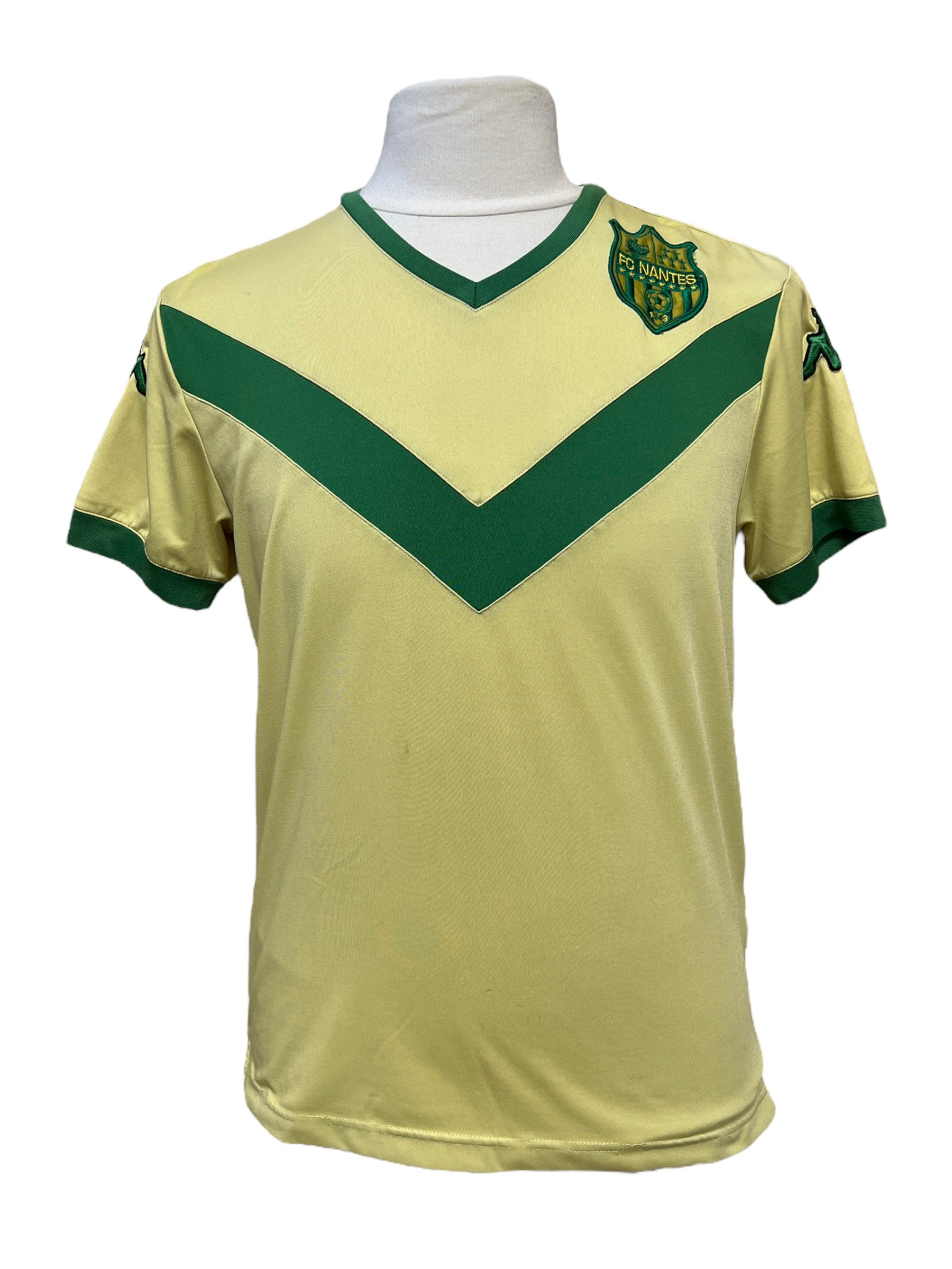 Maillot football vintage Nantes 2008-2009 HOME Maillot football vintage Nantes 2008-2009 HOME