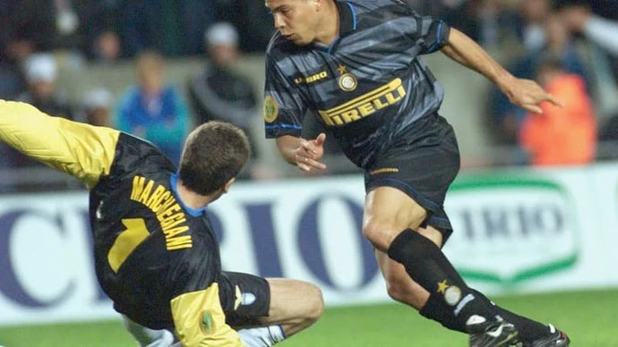 Maillots de l’Inter époque Ronaldo R9 : pourquoi ils sont devenus les Graals du football vintage