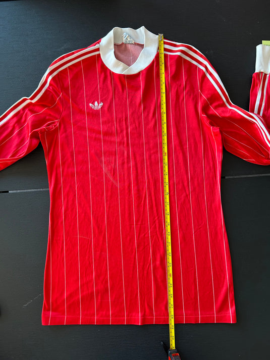 Template Adidas Ventex rouge à rayures blanches
