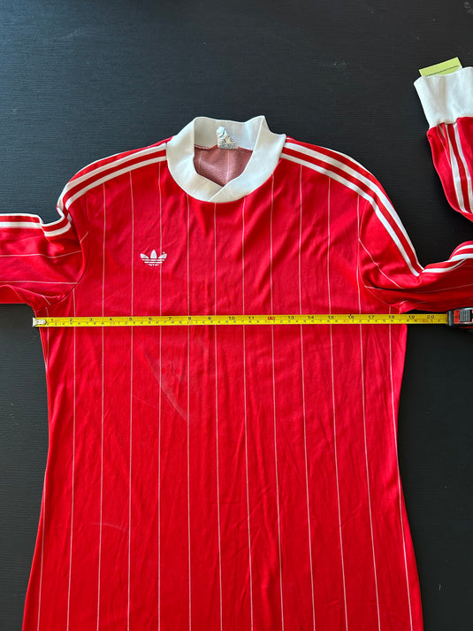 Template Adidas Ventex rouge à rayures blanches