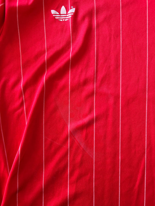 Template Adidas Ventex rouge à rayures blanches