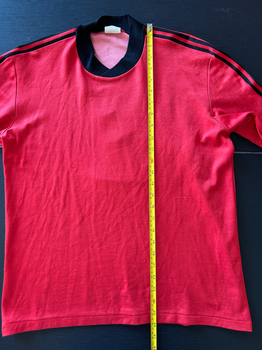 Template Adidas Rouge à bandes noires 2