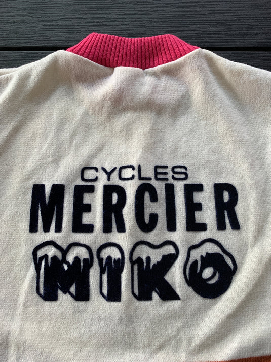 Porte-manteau maillot cyclisme Mercier Hutchinson – Raymond Poulidor – Vintage Tour de France - Décoration Porte-manteau maillot cyclisme Mercier Hutchinson – Raymond Poulidor – Vintage Tour de France - Décoration