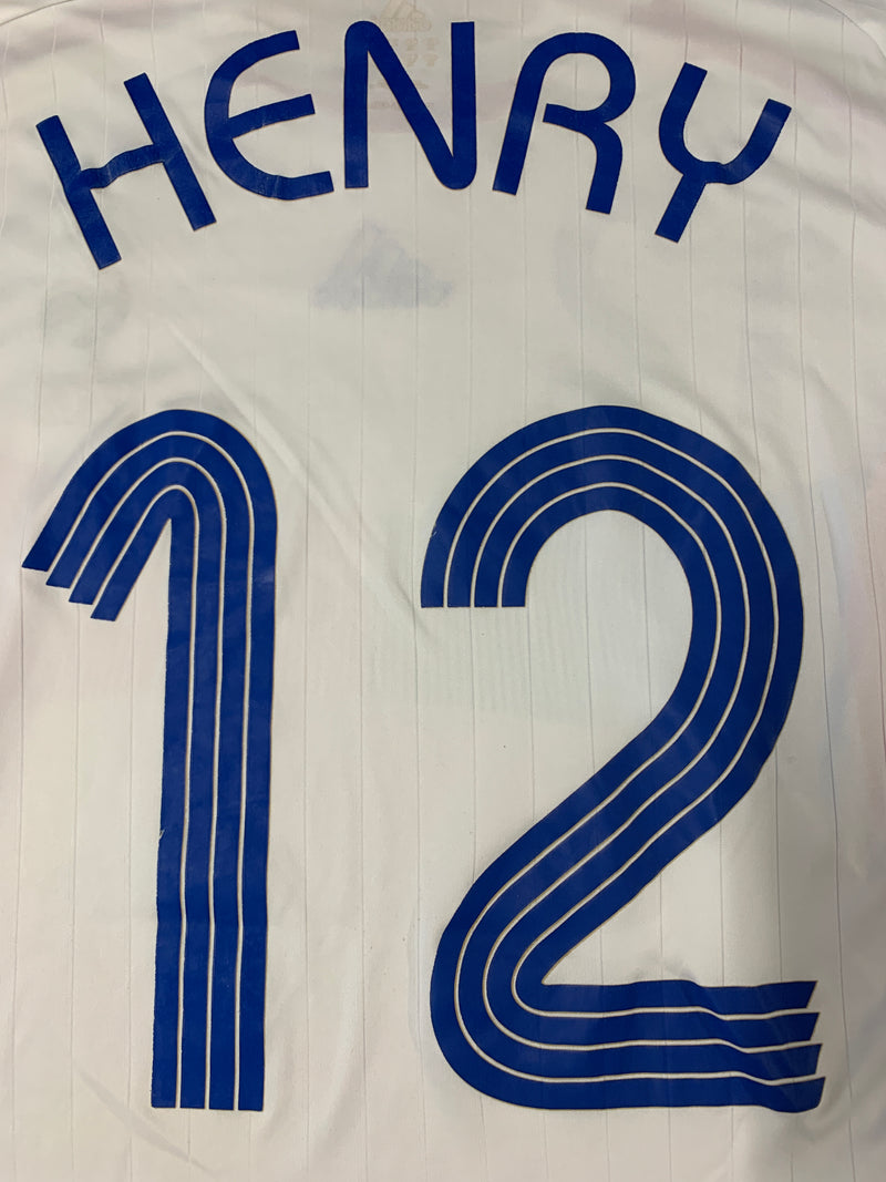 Photo : Thierry Henry sous le maillot de l'équipe de France face à la Photo : Thierry Henry sous le maillot de l'équipe de France face à la