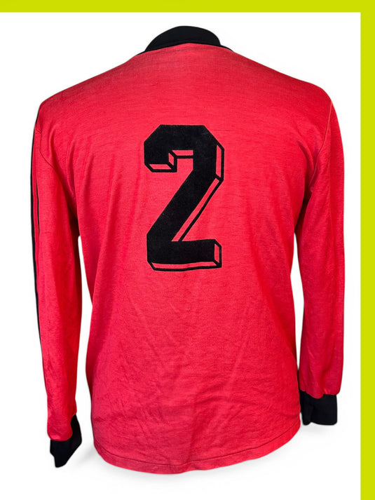Template Adidas Rouge à bandes noires 2