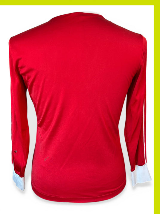 Template Adidas Ventex rouge à bandes blanches 1