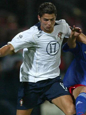 Chargez l'image dans la visionneuse de la galerie, Flocage Nameset Portugal 2004 AWAY 17 C.RONALDO
